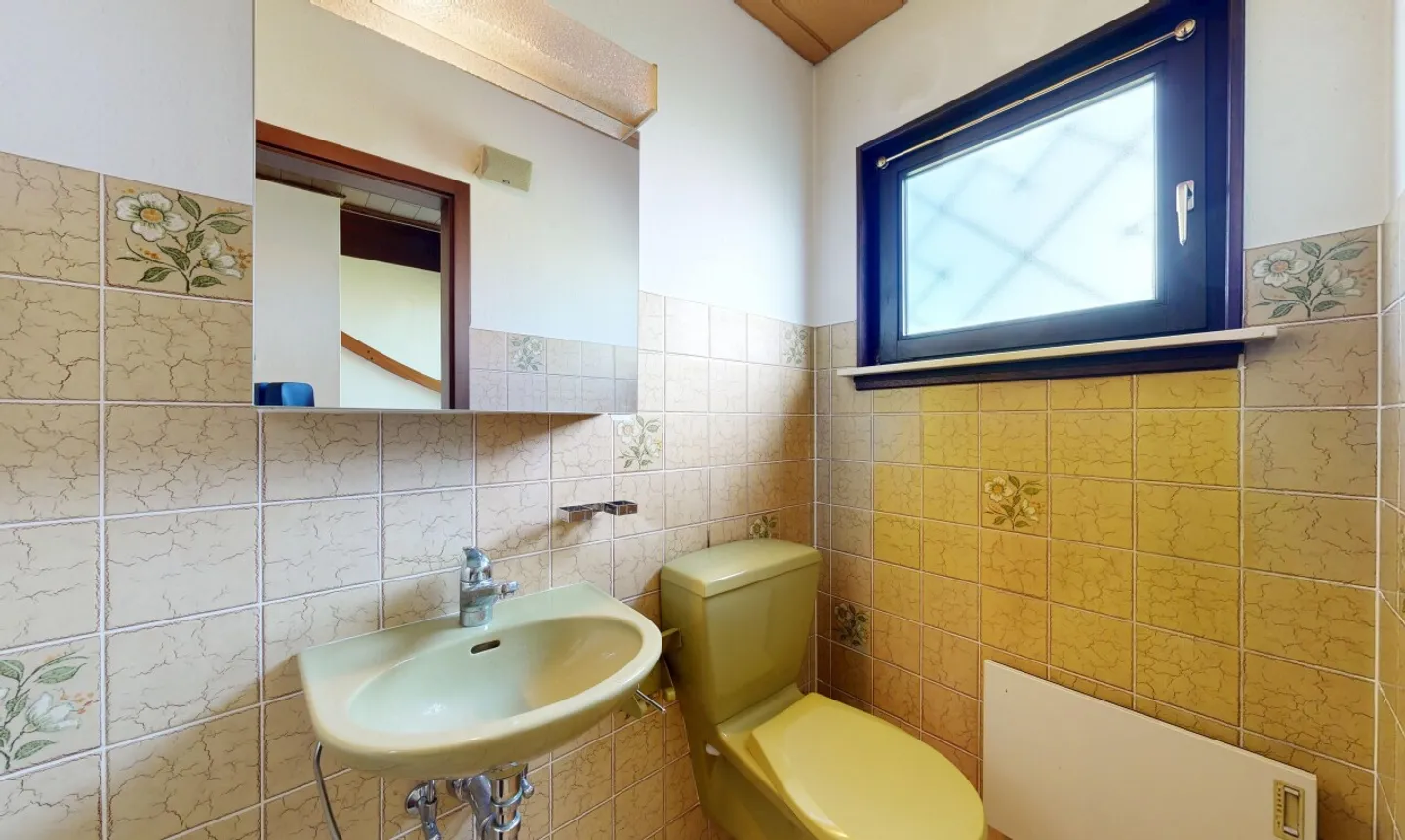 Affascinante casa con 6 camere in una posizione tranquilla e elevata - Foto 9 di 11