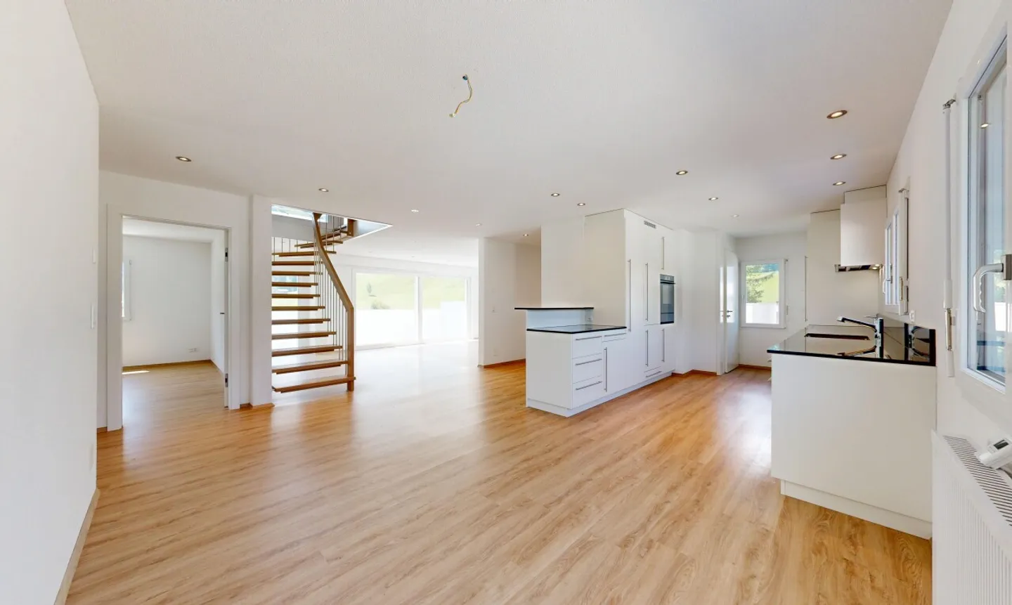 Geräumiges Einfamilienhaus mit Garage - Foto 4 von 11
