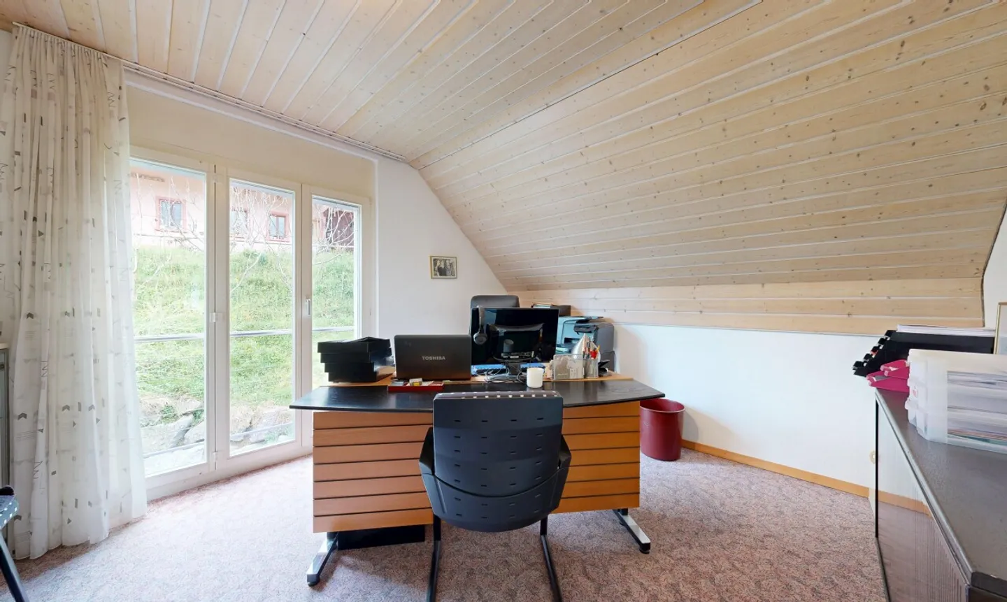 Stylish 6.5-room house in elevated location with panoramic view - Photo 5 of 11