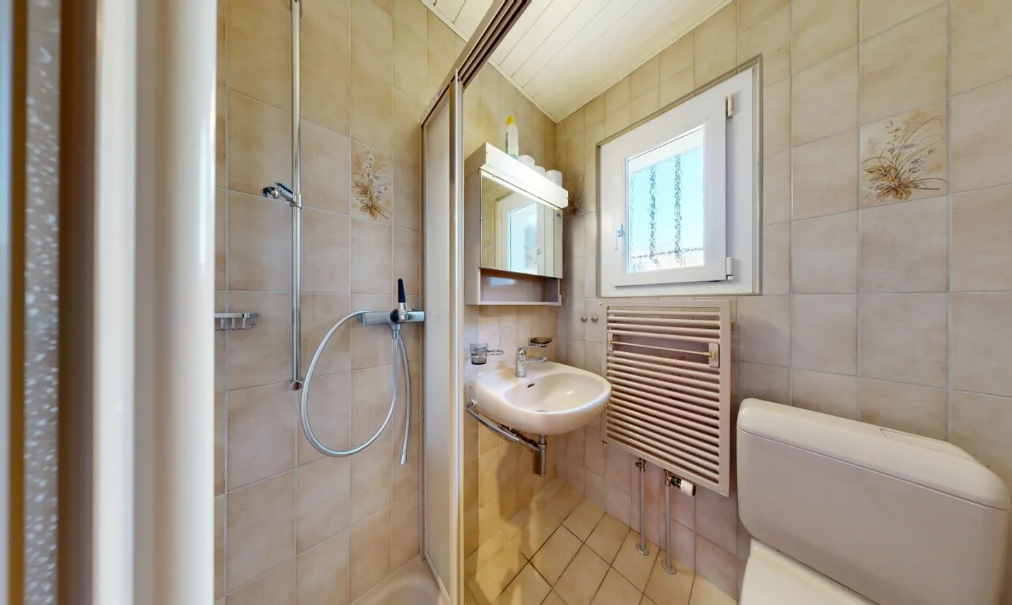 4-room house in a quiet, slightly elevated location with garden - Photo 10 of 11
