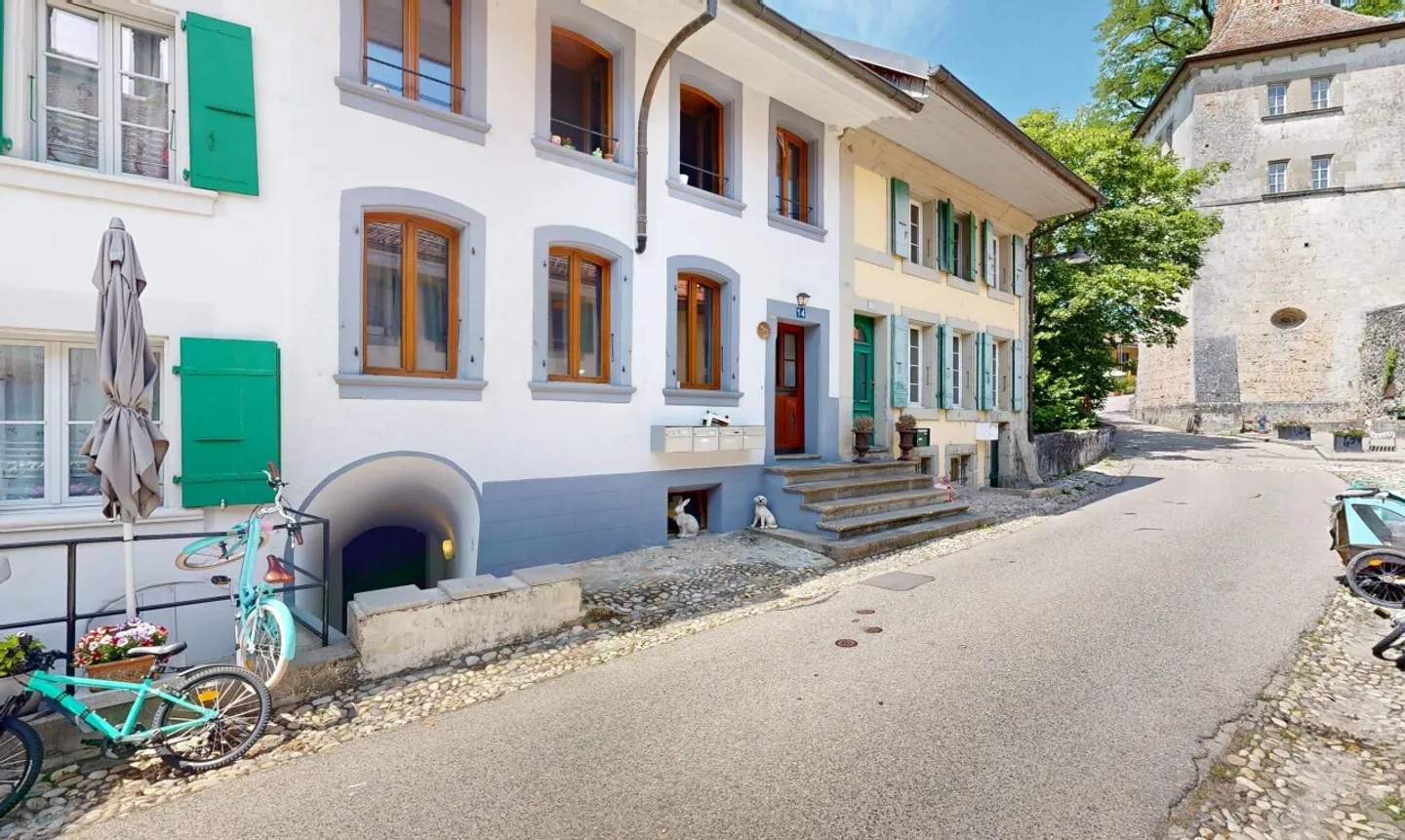 Character building in the heart of Moudon, ideal for investors - Photo 2 of 11