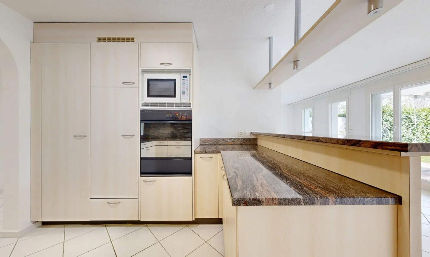 Spacieuse maisonnette de 4.5 pièces avec jardin - Photo 5 sur 11