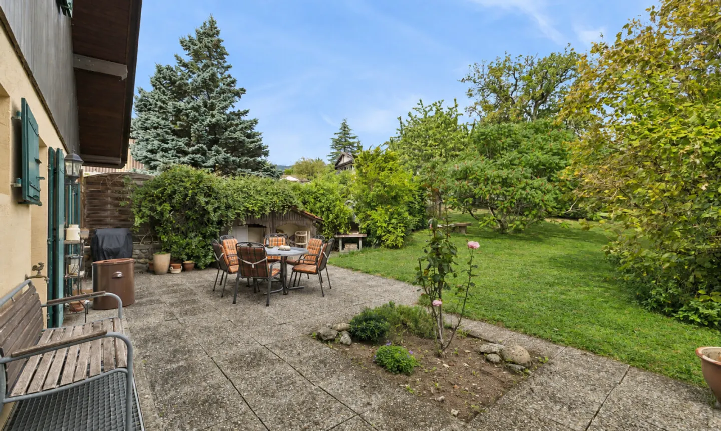 Charaktervilla mit 4,5 Zimmern, mit friedlichem und bewaldetem Garten - Foto 1 von 11