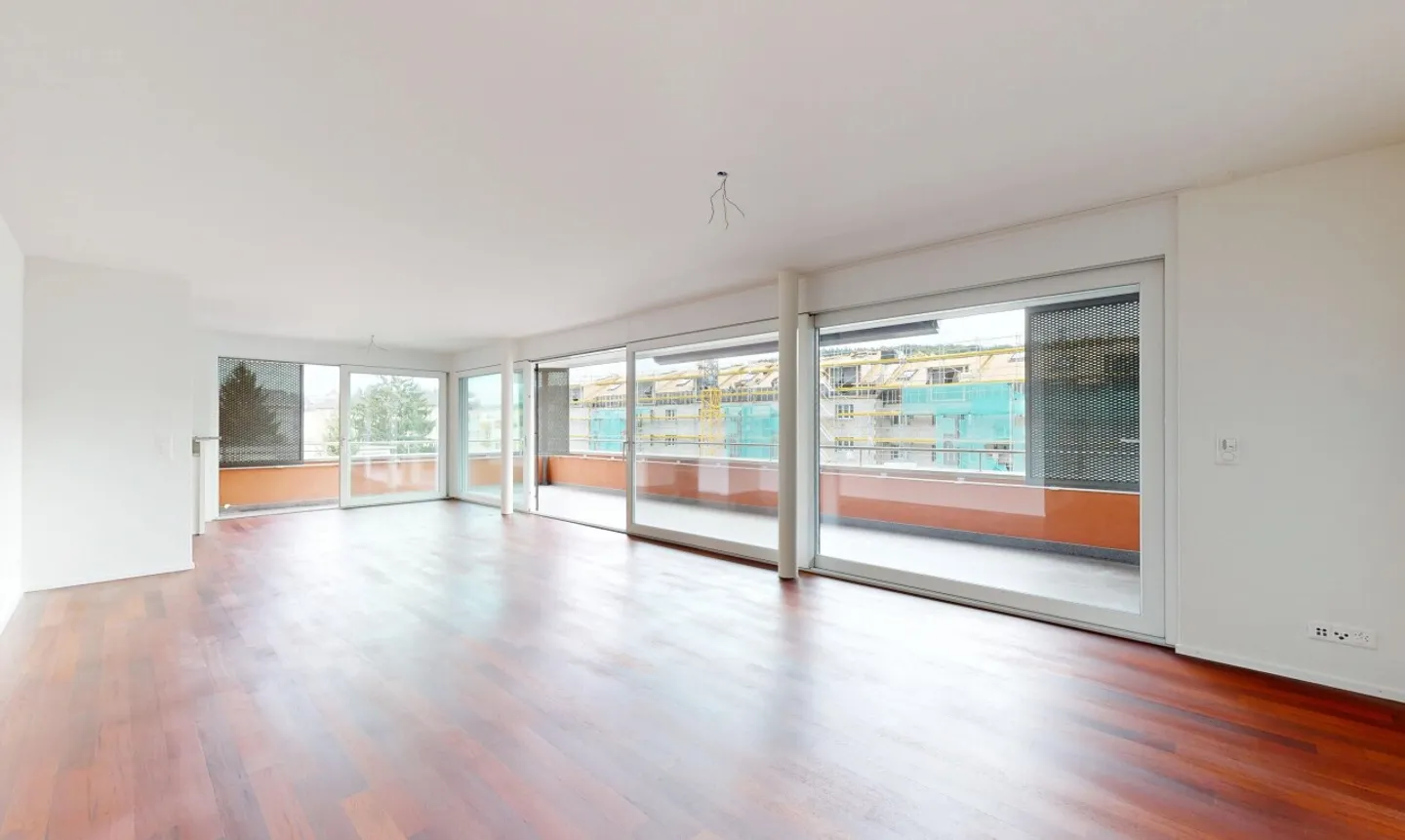 Light, Space & Living Comfort – Spacious 4.5-Room Apartment - Photo 2 of 11