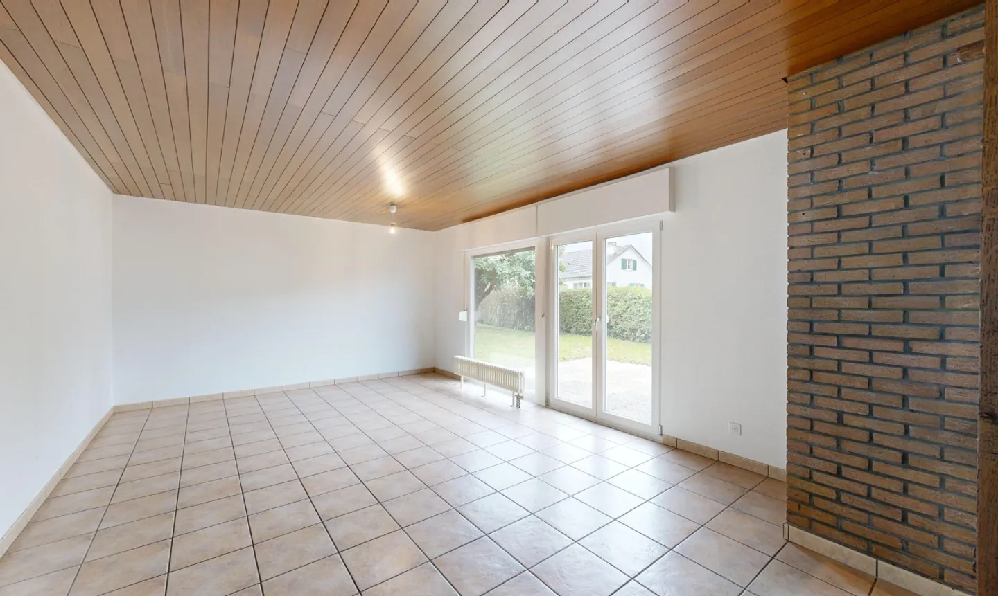 Charming single-family home with garden idyll and plenty of space in Magden - Photo 4 of 13