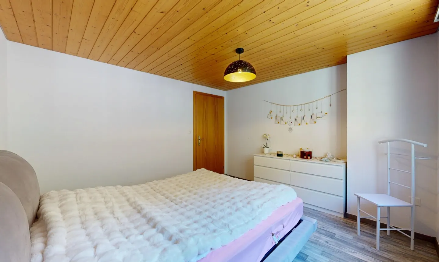 Charming 4.5-Room Ground Floor Apartment with Historic Tiled Stove - Photo 10 of 11