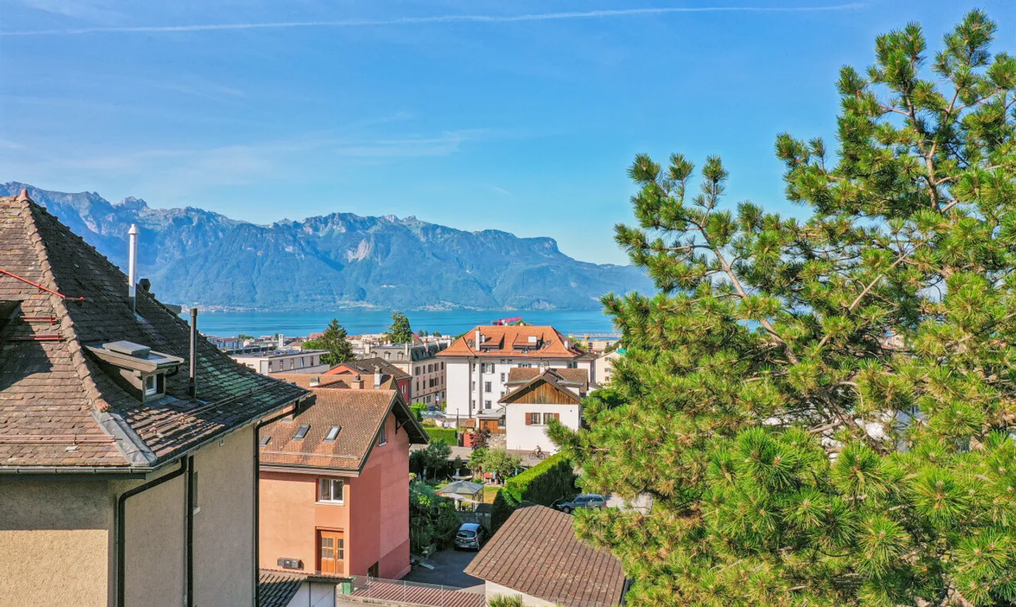New penthouse apartment with large balcony, comfort and light - Photo 11 of 12