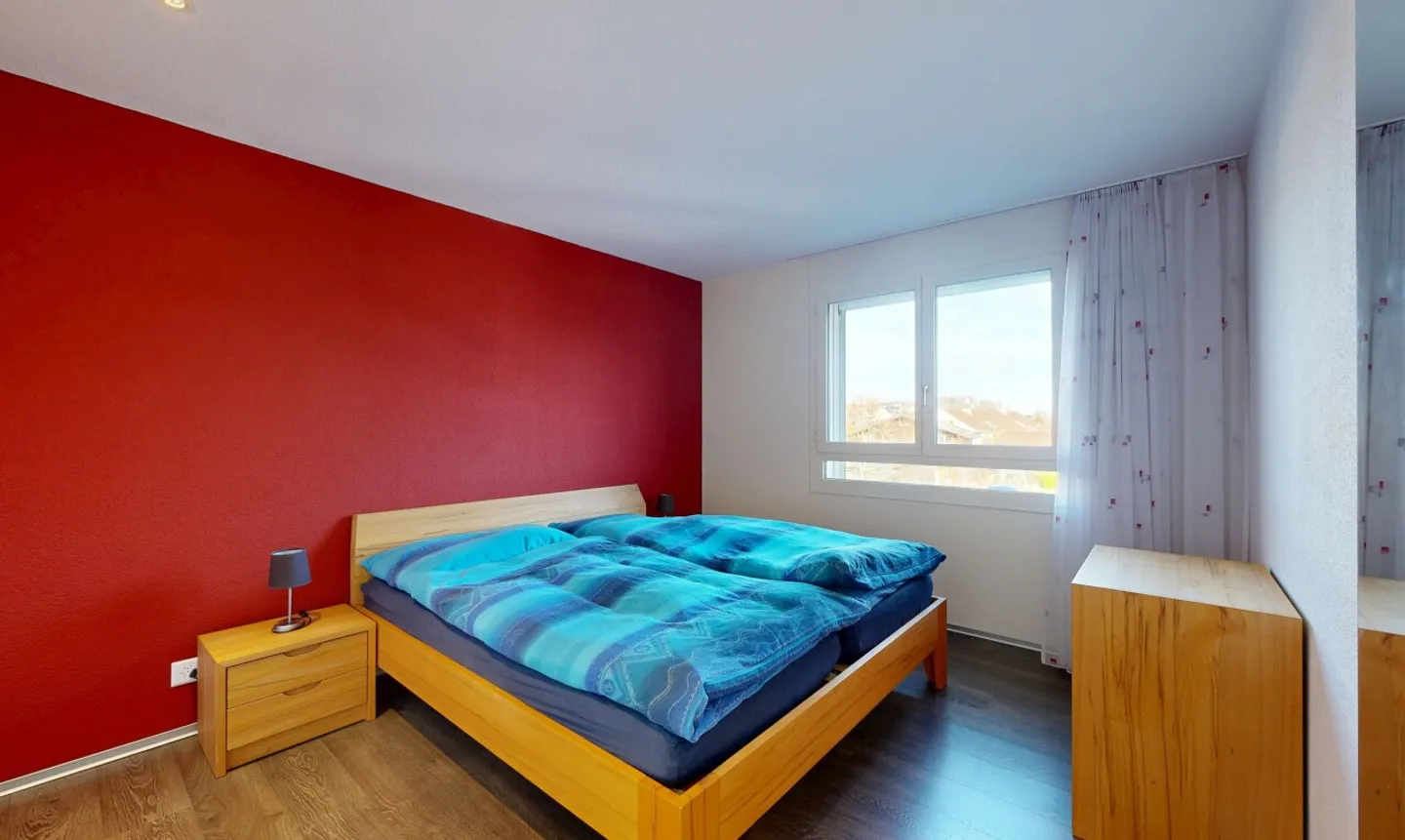 Moderno, luminoso e centralmente situato con bella vista - Foto 8 di 11