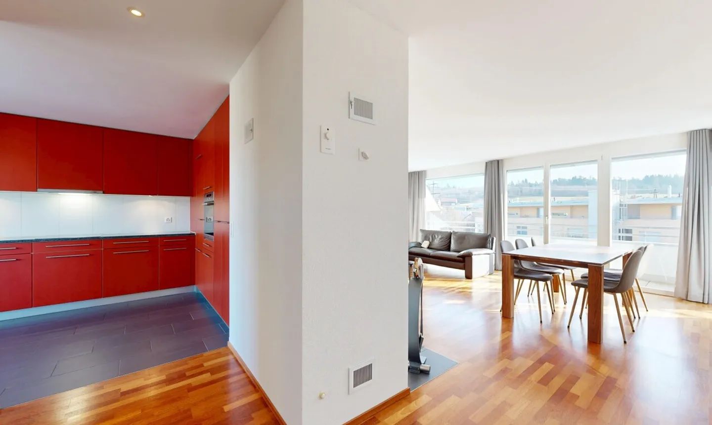 Appartement lumineux avec double salle de bains - Photo 2 sur 11