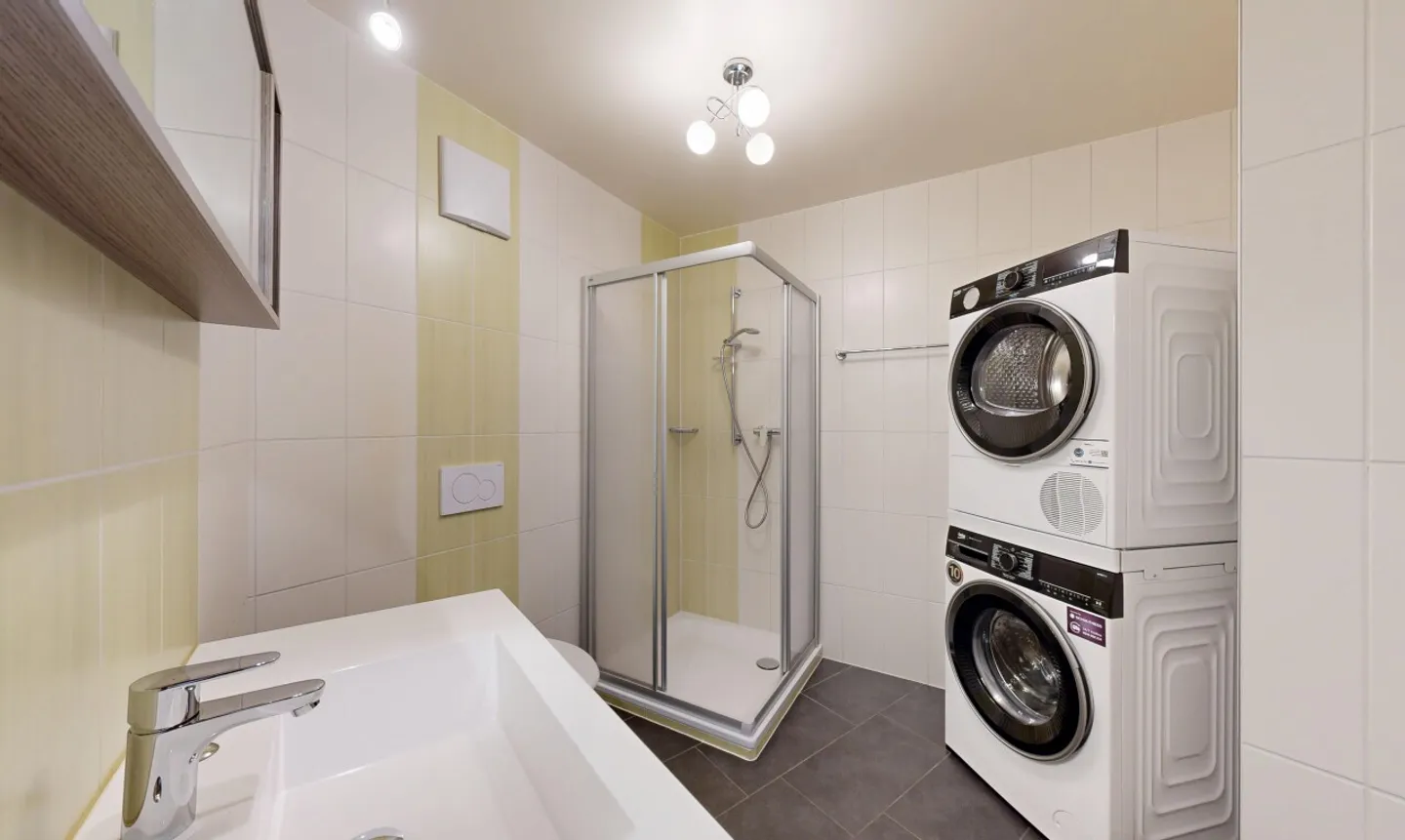 Exklusiv: Helle Wohnung mit großem Balkon-Terrasse - Foto 9 von 11