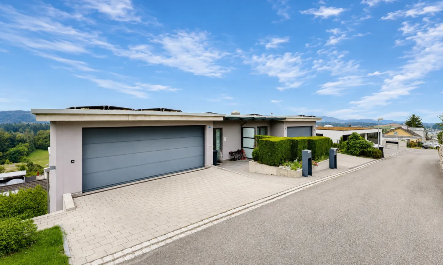 Wohnen mit Weitblick – 4.5-Zimmer-Terrassenwohnung mit Doppelgarage - Photo 1 sur 11