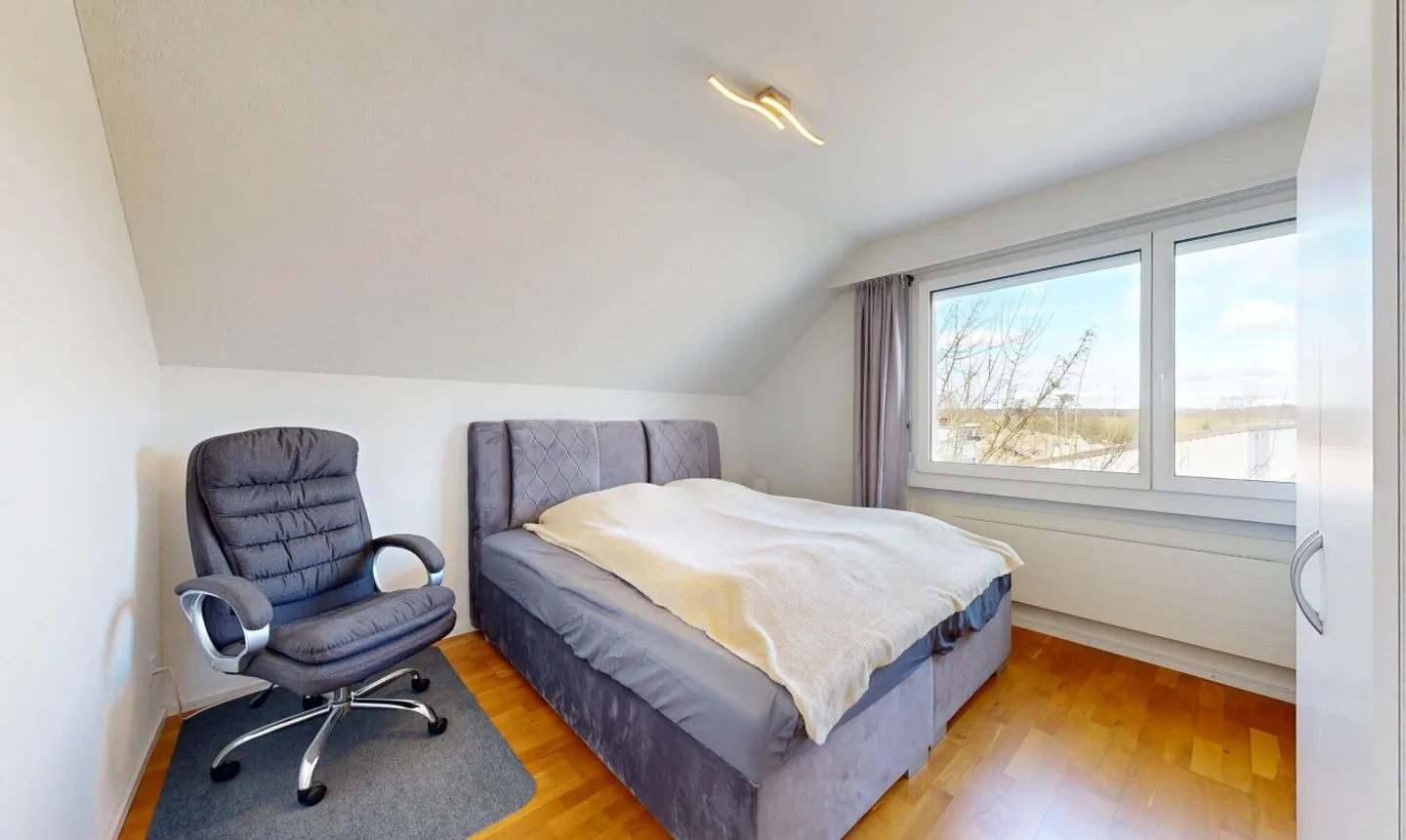Charmante Dachwohnung mit Terrasse - Foto 10 von 11