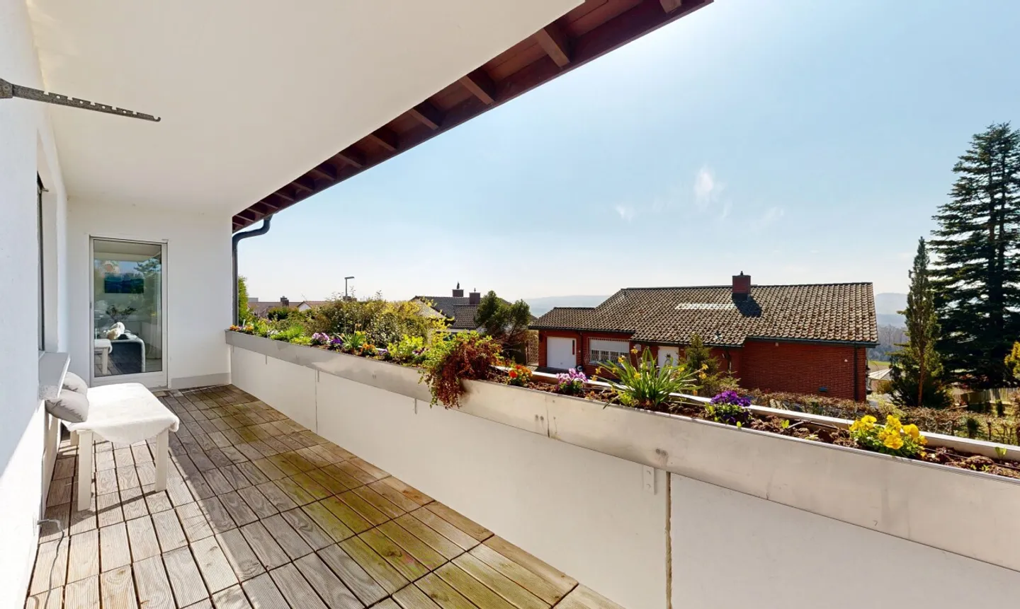 Paradisiacal 5.5-Room Single-Family House with Apartment - Photo 9 of 13