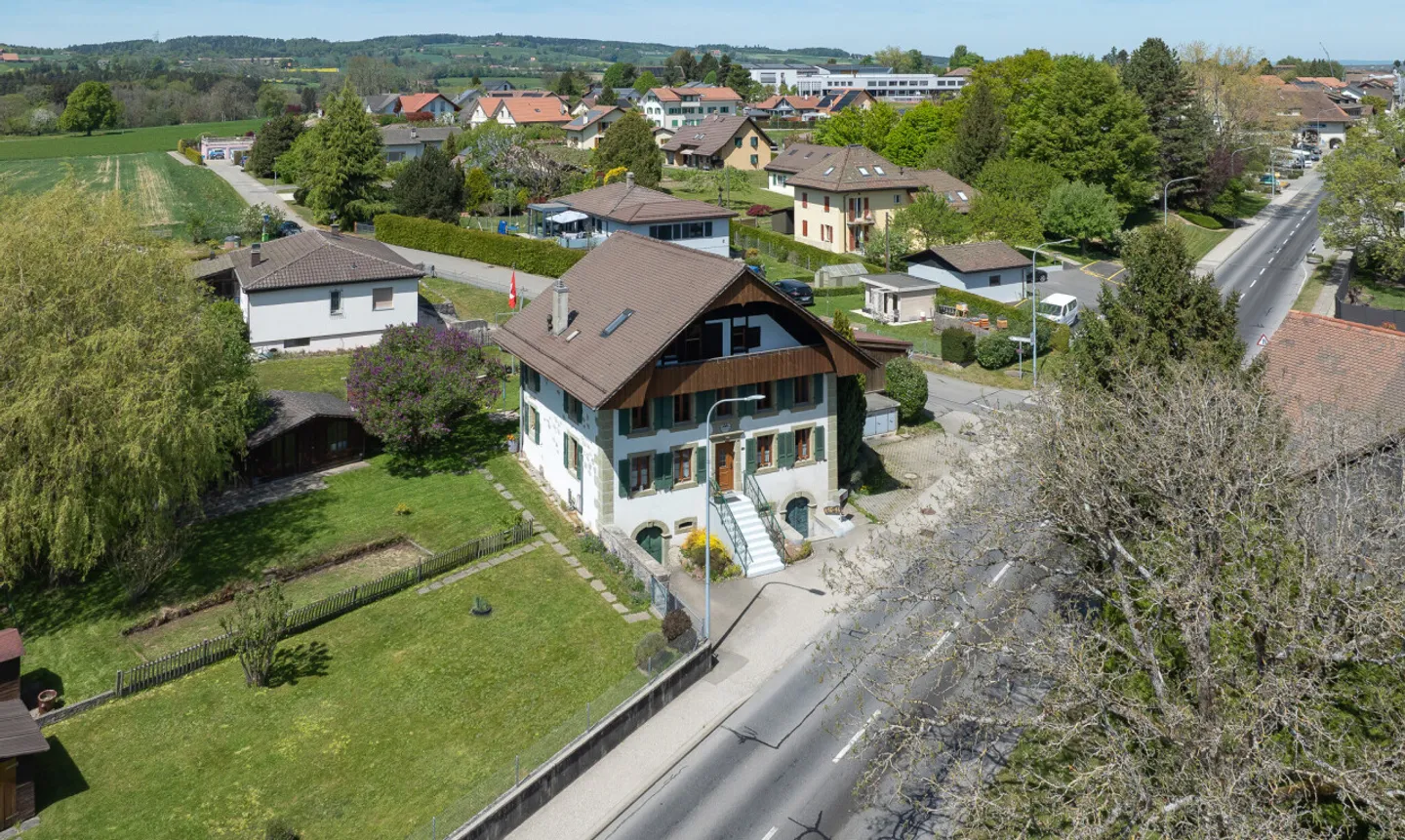 Duplex au charme authentique avec jardin privatif à 20min de Lausanne - Photo 2 of 11