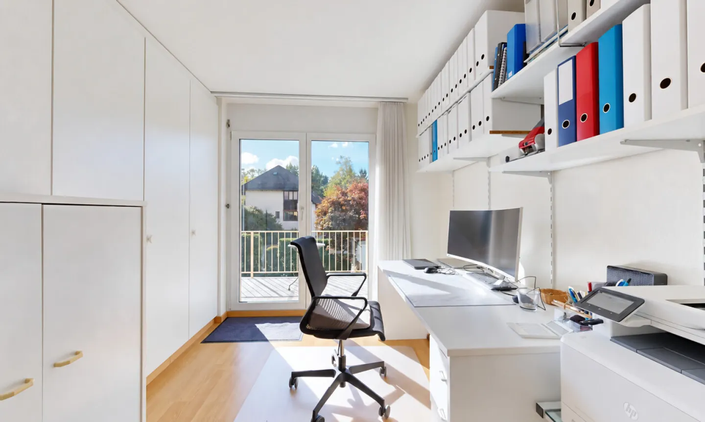 Bright 6.5-Room Townhouse in Attractive Location - Photo 10 of 11