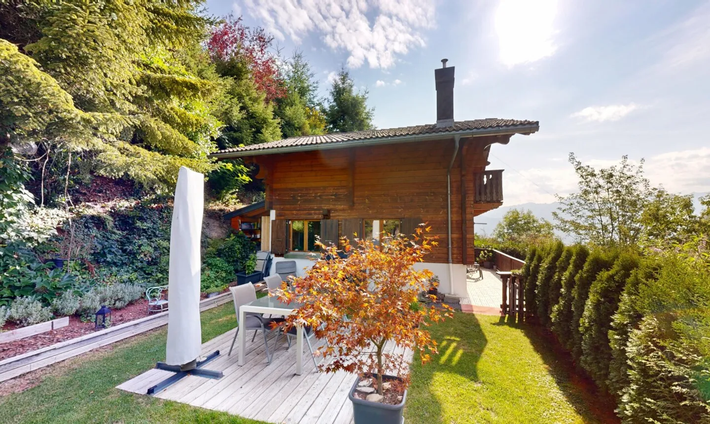 Exclusive: 3-bedroom chalet with a magnificent view - Photo 1 of 11