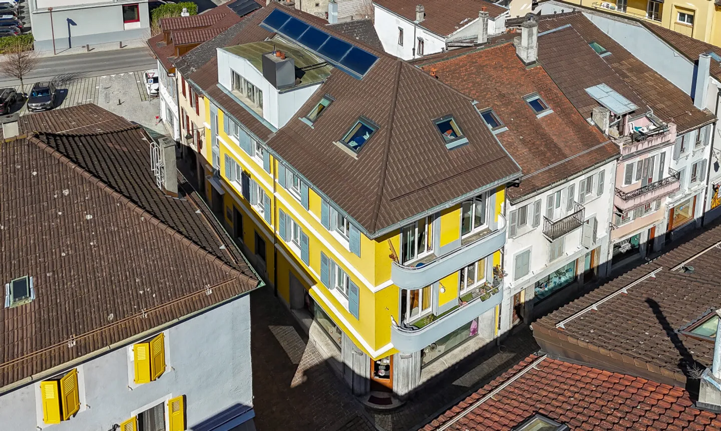 Immeuble mixte 2 Commerces + 3.5 + 8.5 en duplex - Photo 1 sur 11