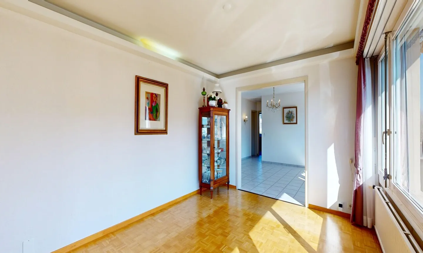 Charmantes Einfamilienhaus mit 5,5 Zimmern und viel Potenzial - Foto 5 von 11