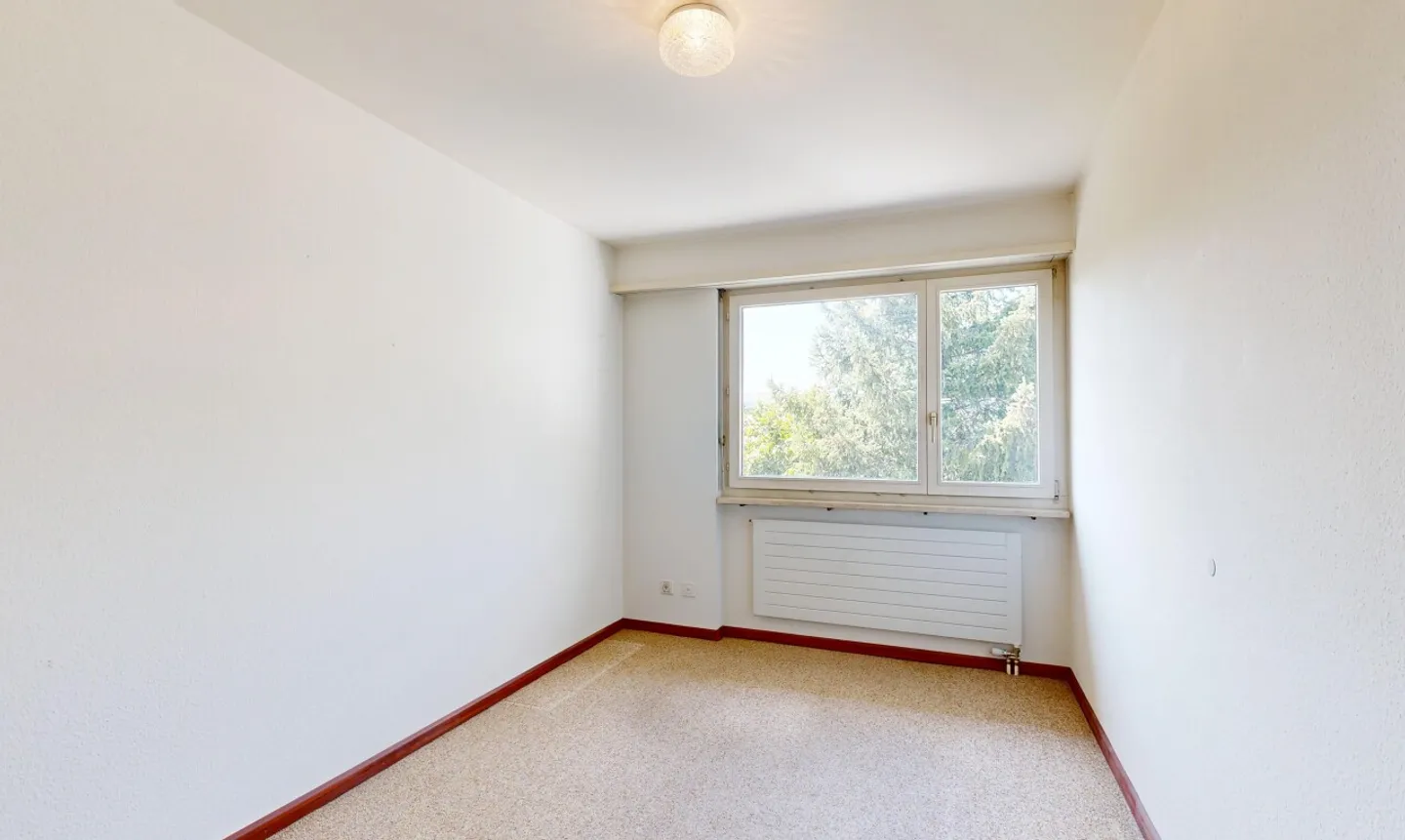 Semi-Detached House with Garden and Great Design Potential - Photo 10 of 11