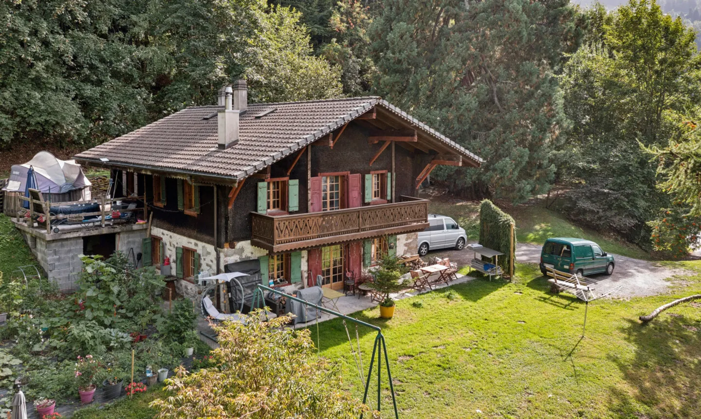 Les Giettes – Chalet de caractère sur un terrain d'exception - Photo 4 sur 11