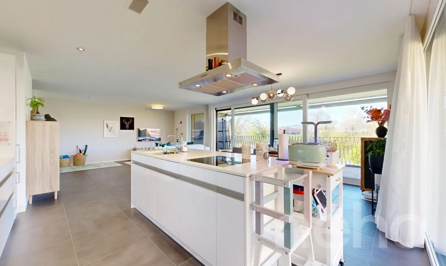 Ampio Appartamento con Terrazza Direttamente sulla Limmat - Foto 4 di 11