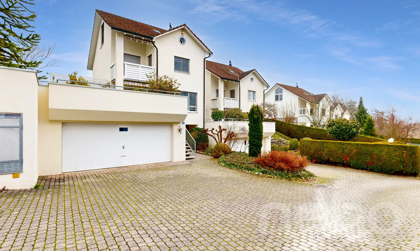 Casa spaziosa con giardino, doppio garage e zona a 30 km/h - Foto 1 di 11