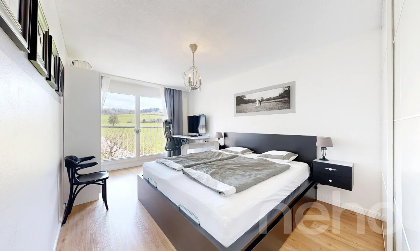 Vie centrale avec équipements modernes et loggia - Photo 12 sur 13