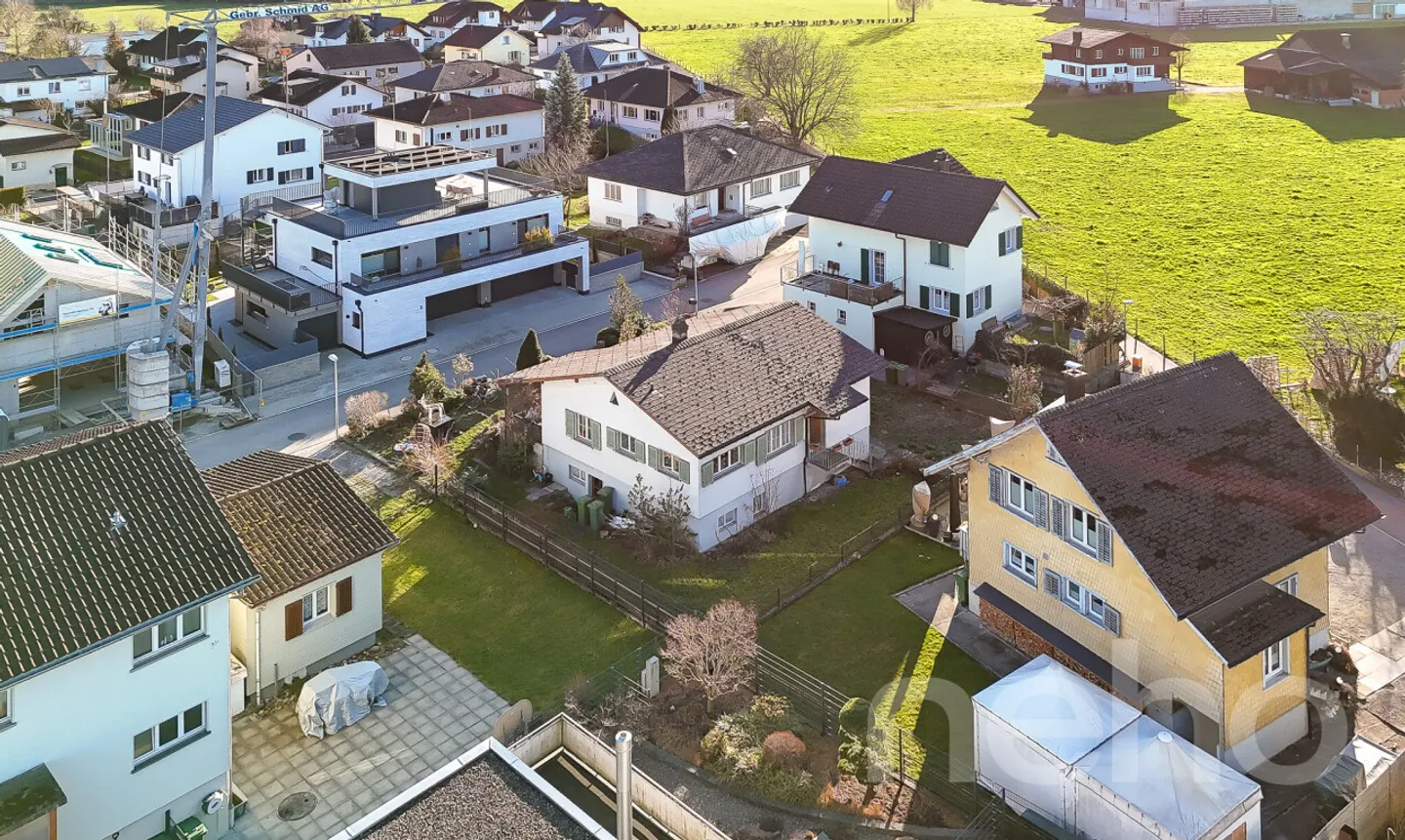 Detached house with renovation or new build potential - Photo 1 of 11