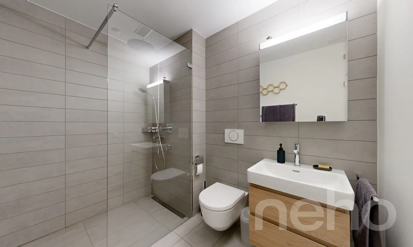 Ampio Appartamento con Terrazza Direttamente sulla Limmat - Foto 10 di 11