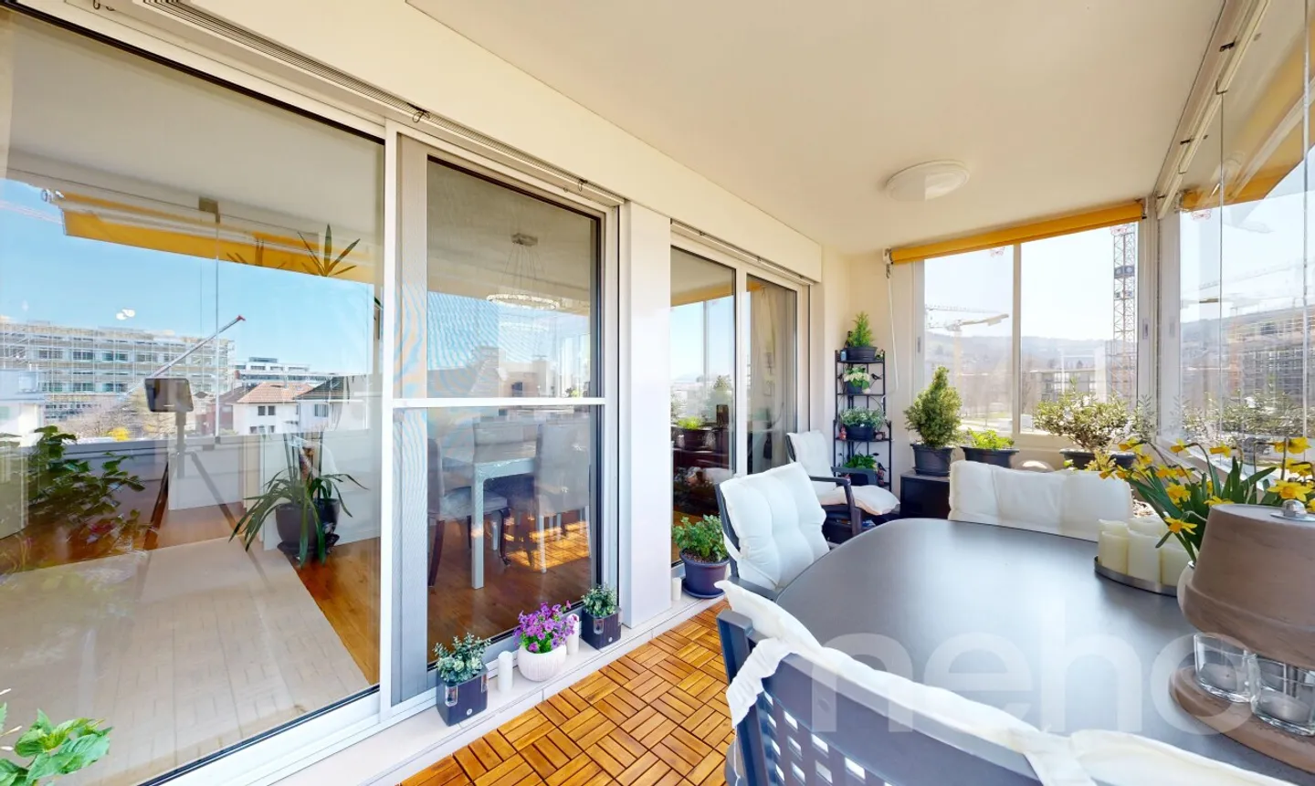 Vie centrale avec équipements modernes et loggia - Photo 3 sur 13