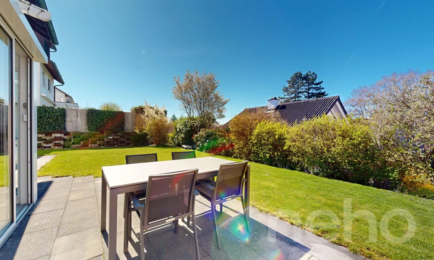 Maison jumelée lumineuse dans un emplacement élevé - Photo 3 sur 11