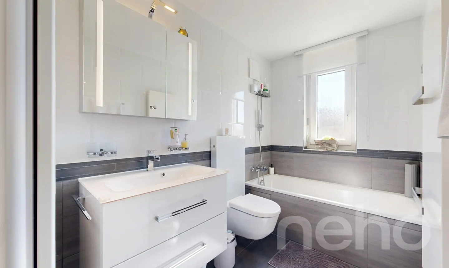 Vie centrale avec équipements modernes et loggia - Photo 10 sur 13