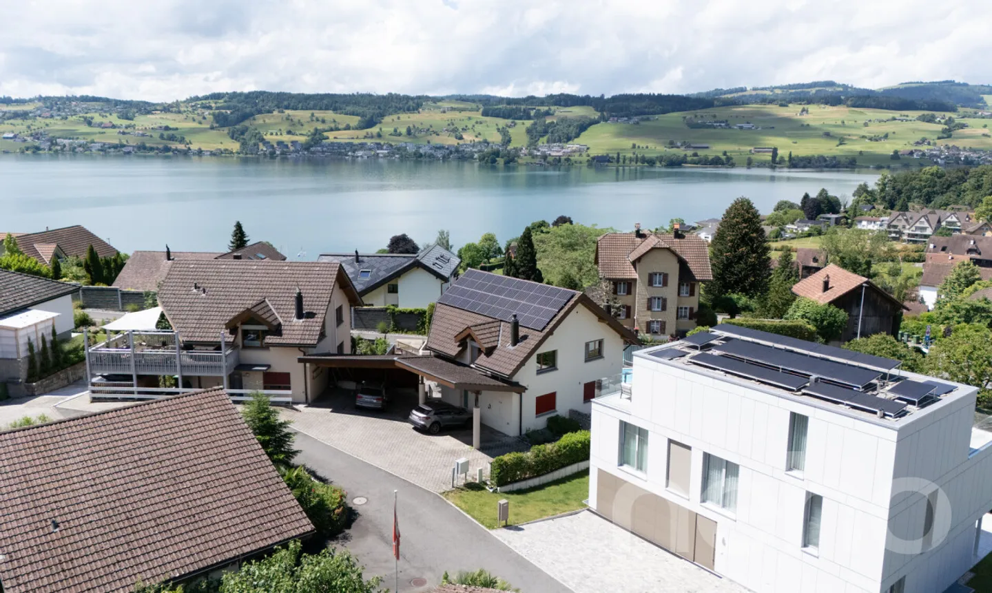Renoviertes Doppeleinfamilienhaus mit Solarenergie - Foto 1 von 13