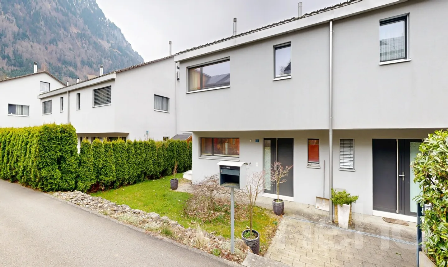 Grosszügiges Doppeleinfamilienhaus - Foto 1 von 11