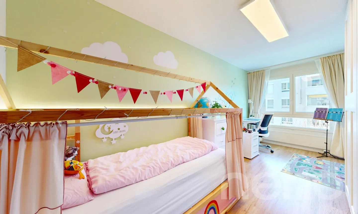 Vie centrale avec équipements modernes et loggia - Photo 11 sur 13