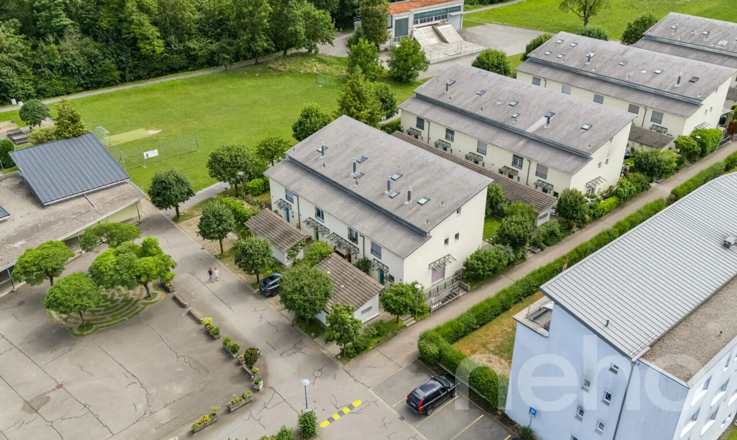 Family-friendly terraced single-family house in Emmen - Photo 2 of 11