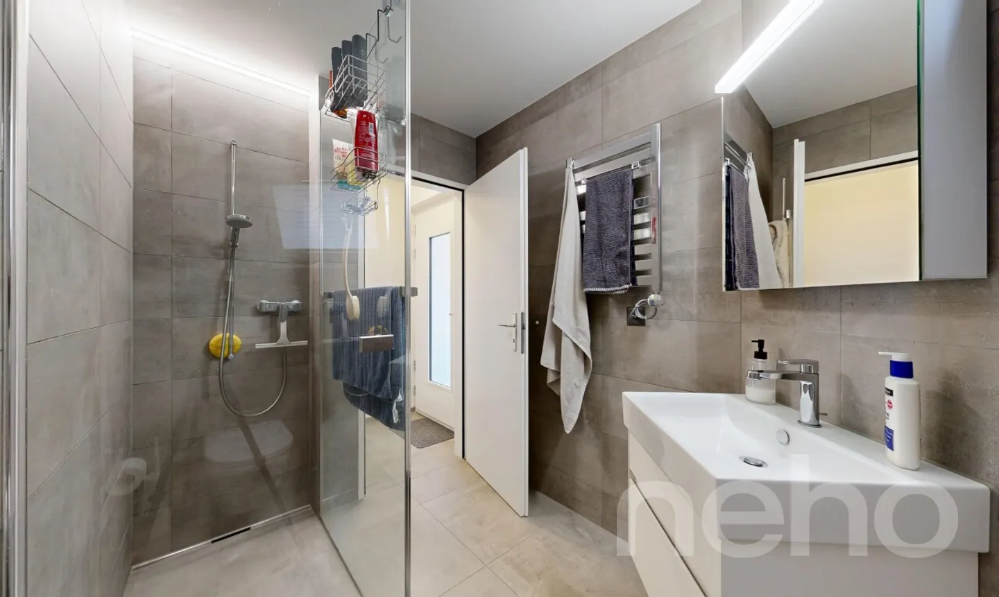 Renoviertes Doppeleinfamilienhaus mit Solarenergie - Foto 10 von 13