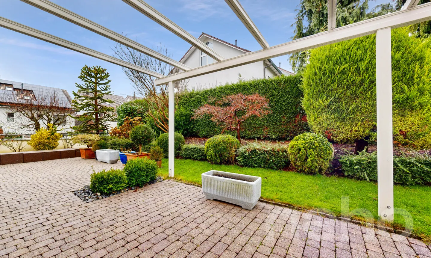 Casa spaziosa con giardino, doppio garage e zona a 30 km/h - Foto 3 di 11