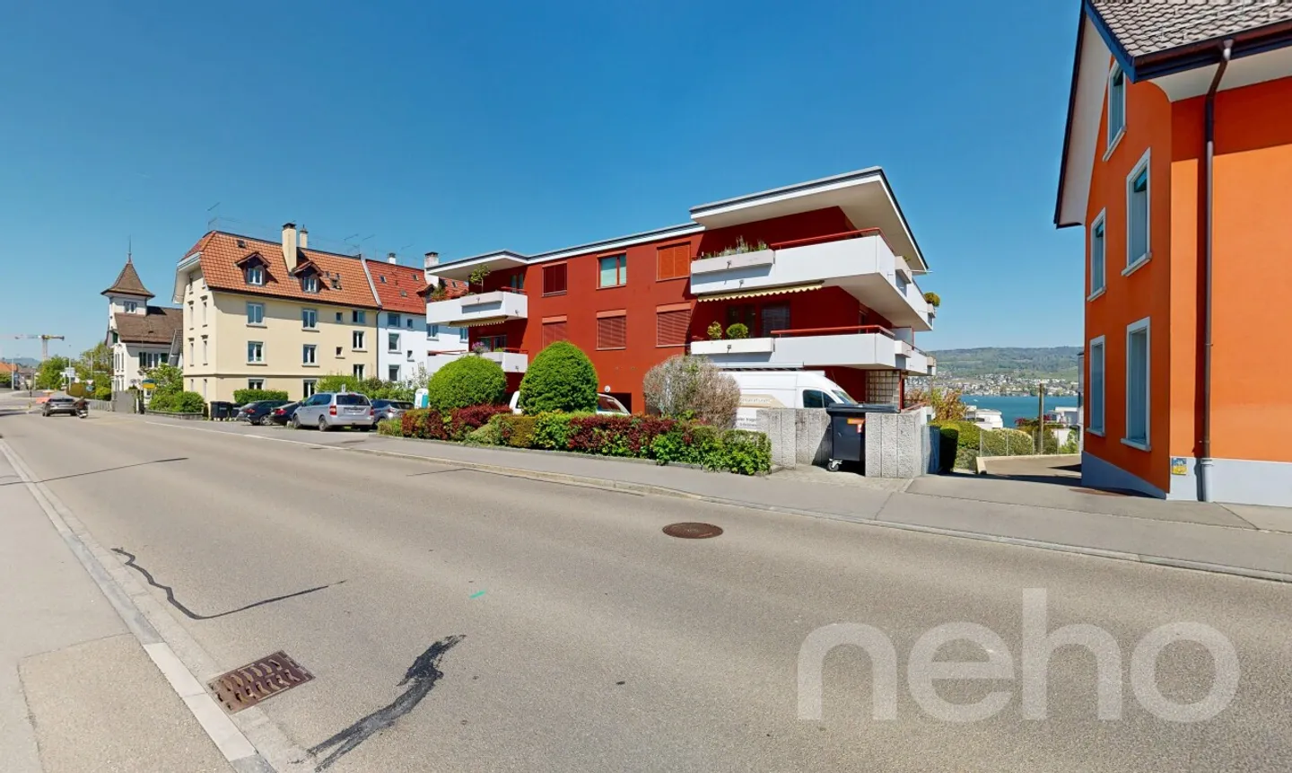 Vue panoramique sur le lac avec grande terrasse - Photo 1 sur 11