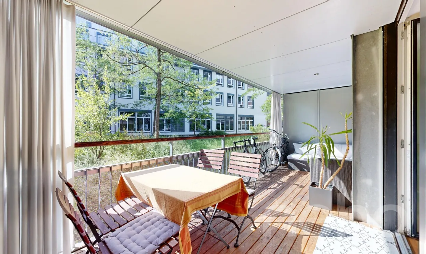 3 Minuten zum HB. Grosszügige Maisonette mit 2 Balkonen - Foto 3 von 11
