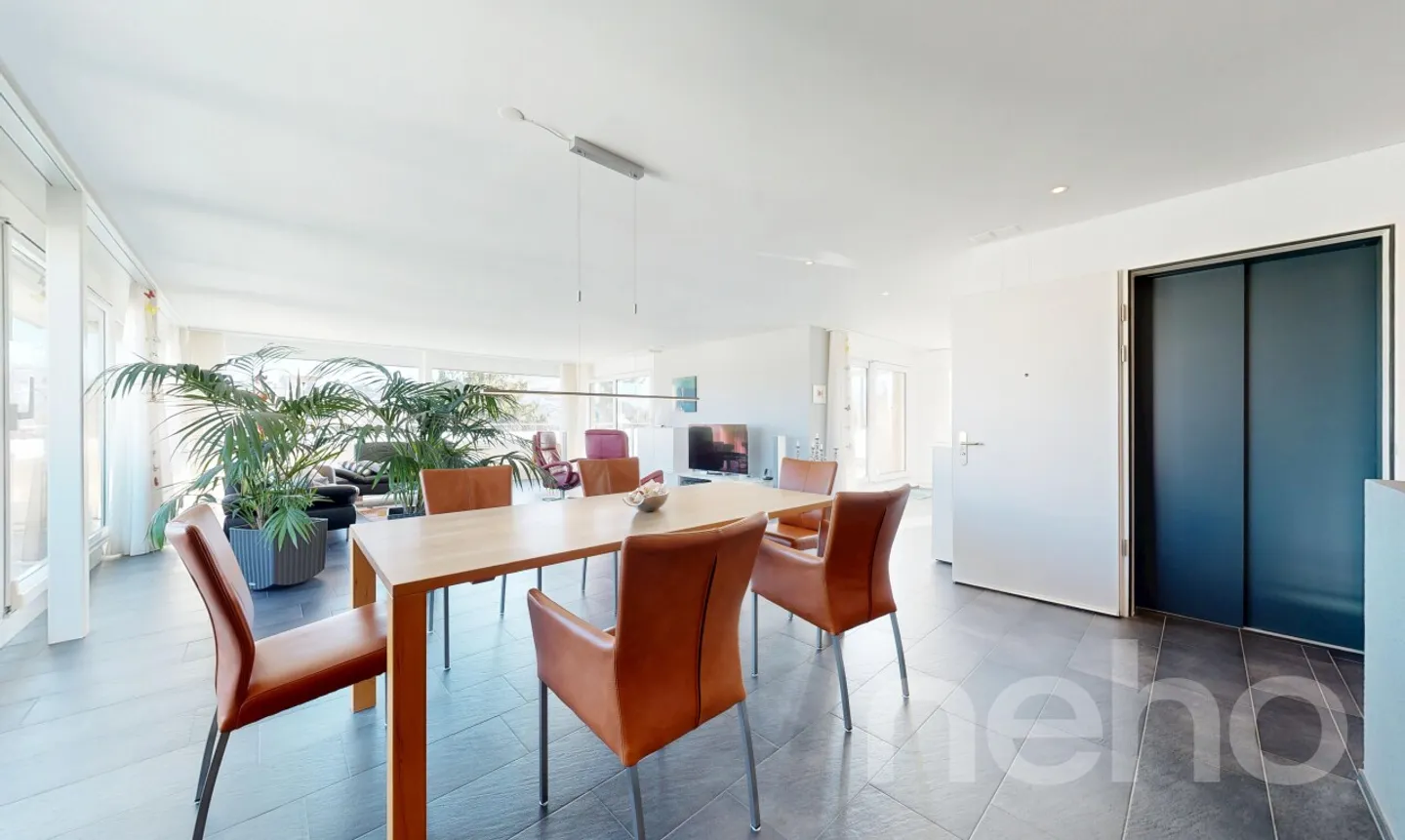 Ampio Appartamento Attico con Ascensore - Foto 3 di 11