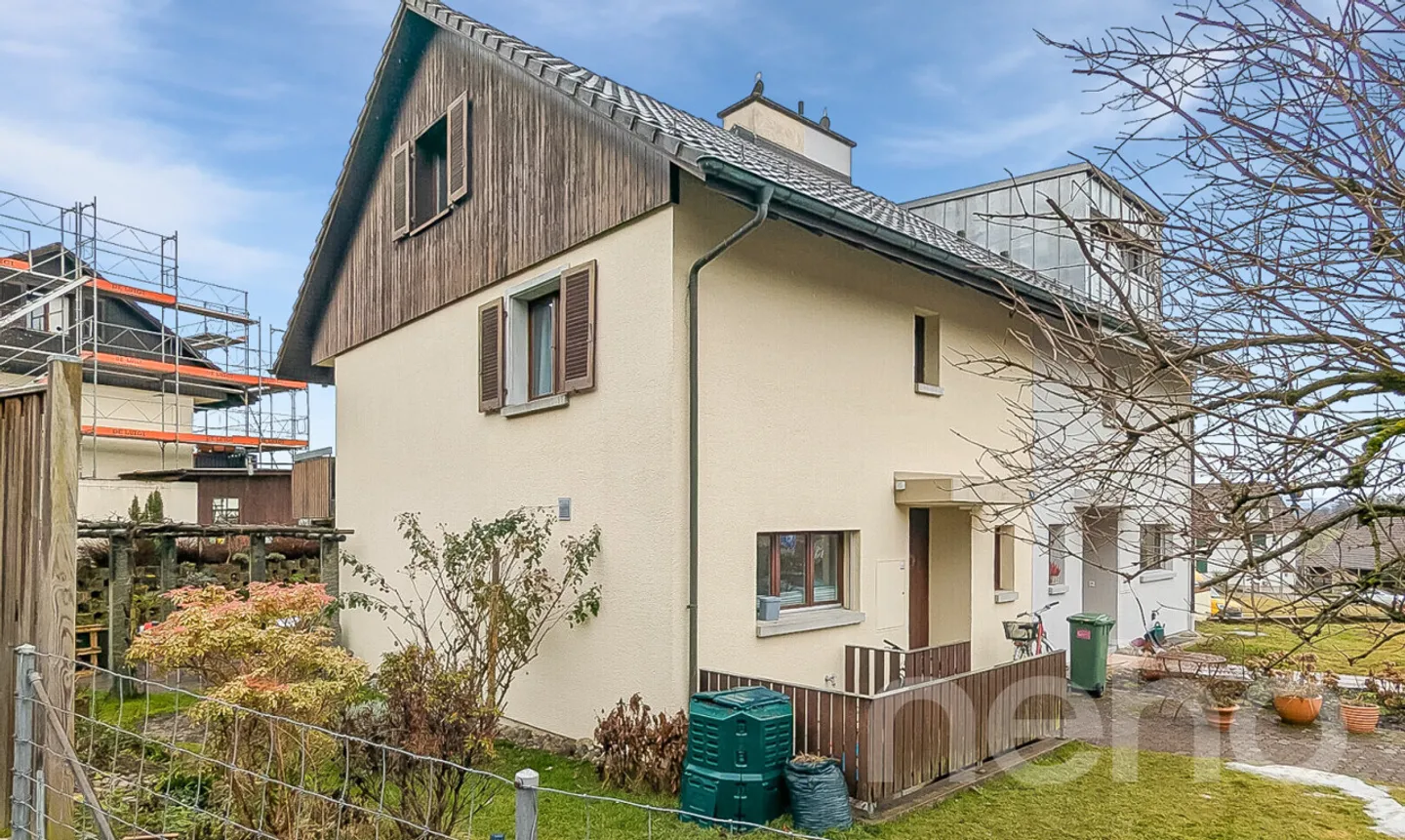 Modernisiertes DEFH mit PV-Anlage, Wärmepumpe und Pergola - Photo 2 of 11