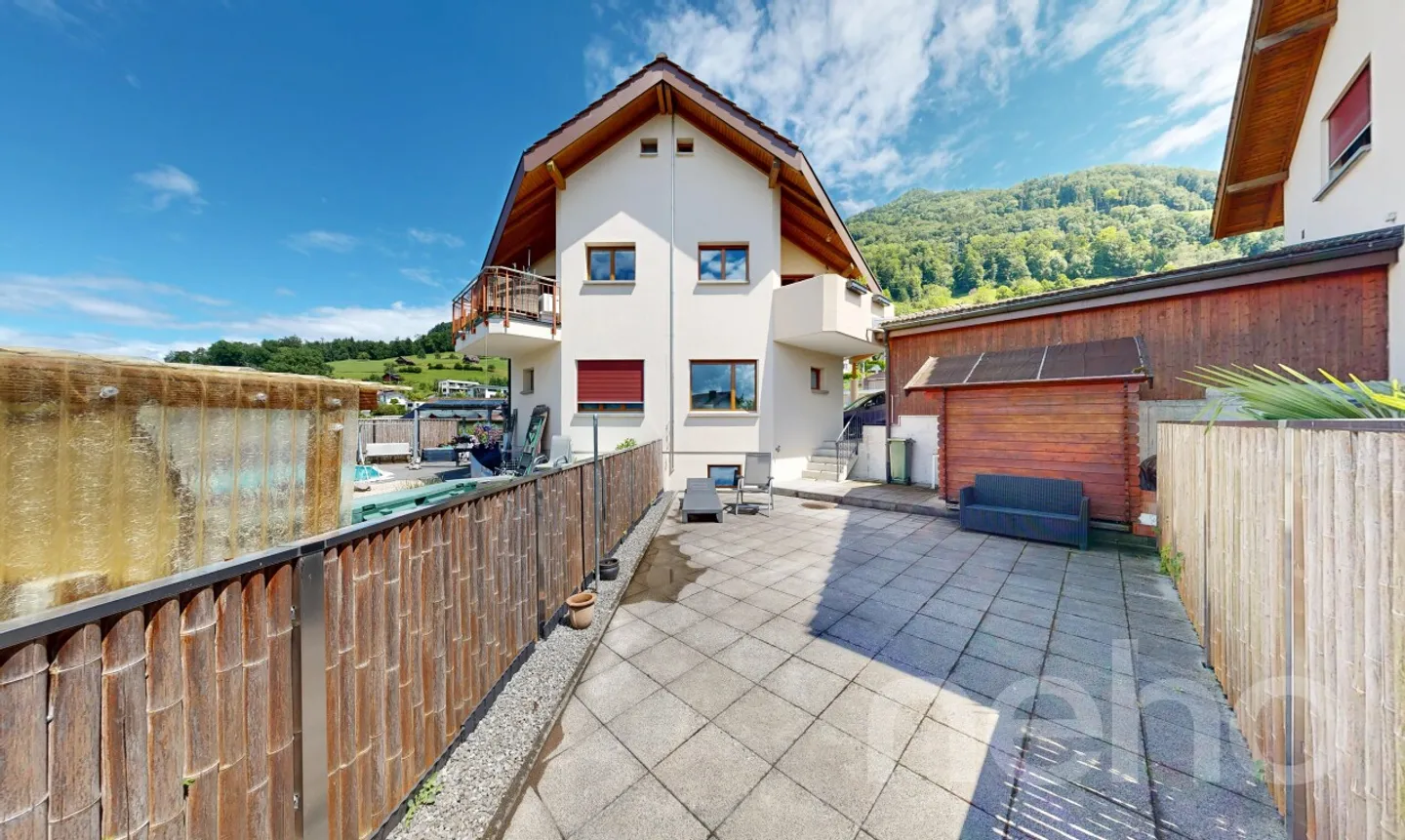 Renoviertes Doppeleinfamilienhaus mit Solarenergie - Foto 3 von 13