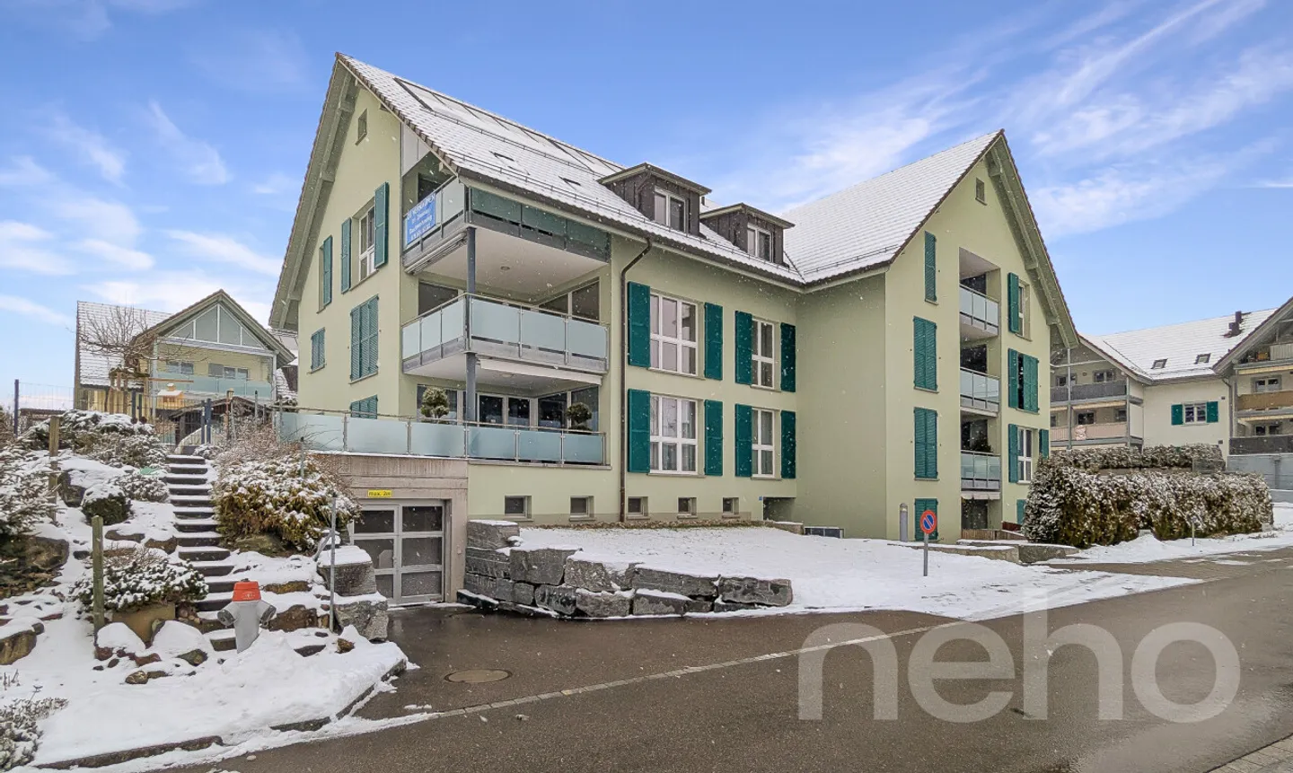 Attico luminoso di 4,5 stanze a Weiningen - Foto 1 di 11