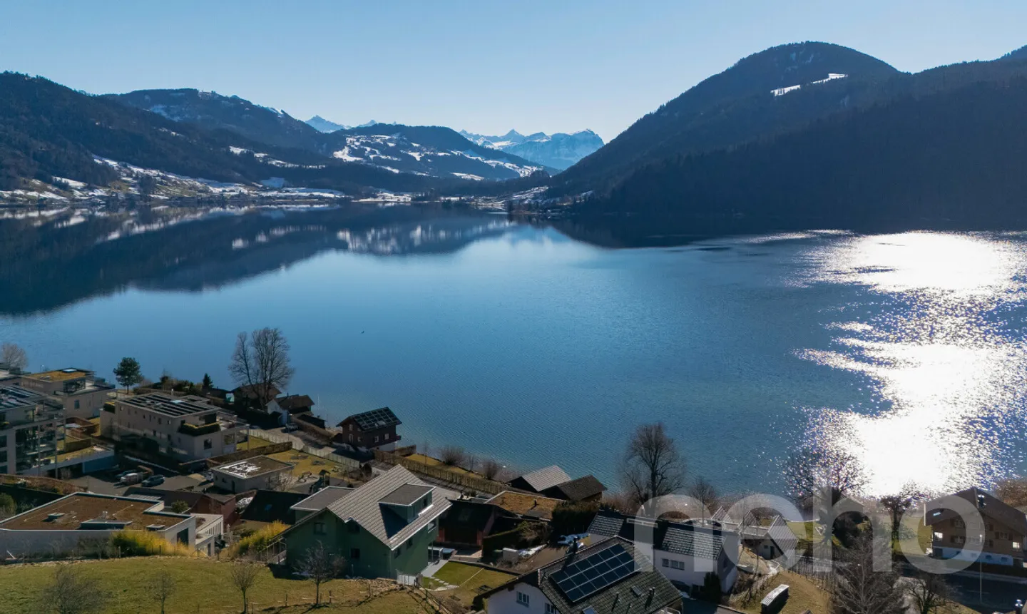 Vista panoramica sul lago, standard Minergie, concetto a un livello - Foto 2 di 11