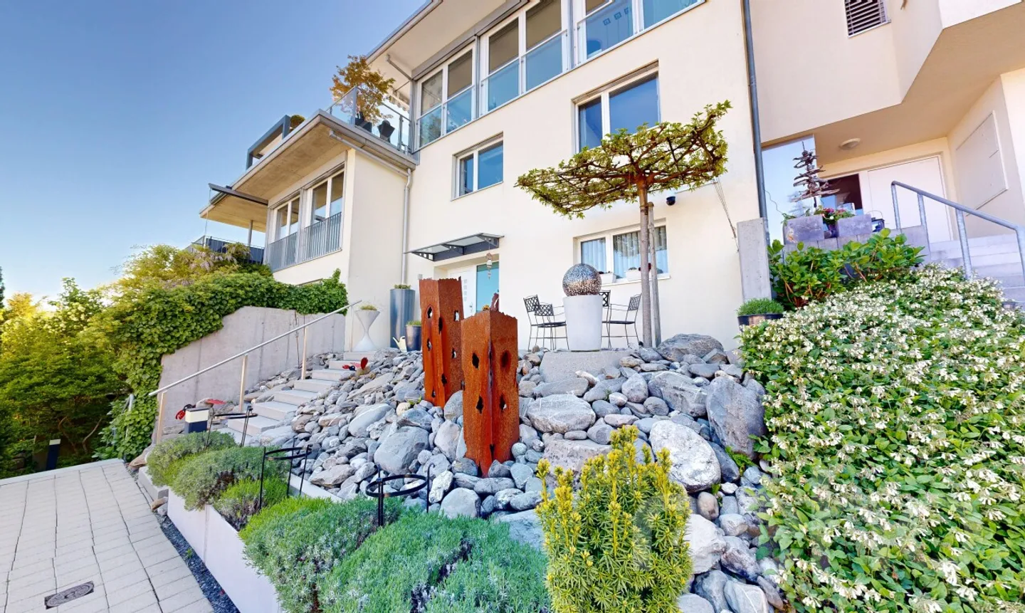 5.5-Room House, a Gem in an Unobstructed Location Above Lake Constance - Photo 1 of 11