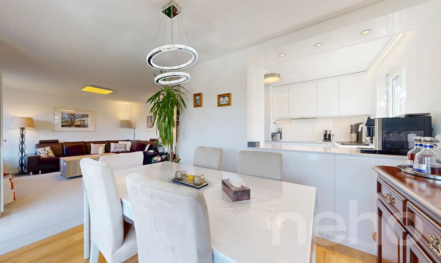 Vie centrale avec équipements modernes et loggia - Photo 7 sur 13