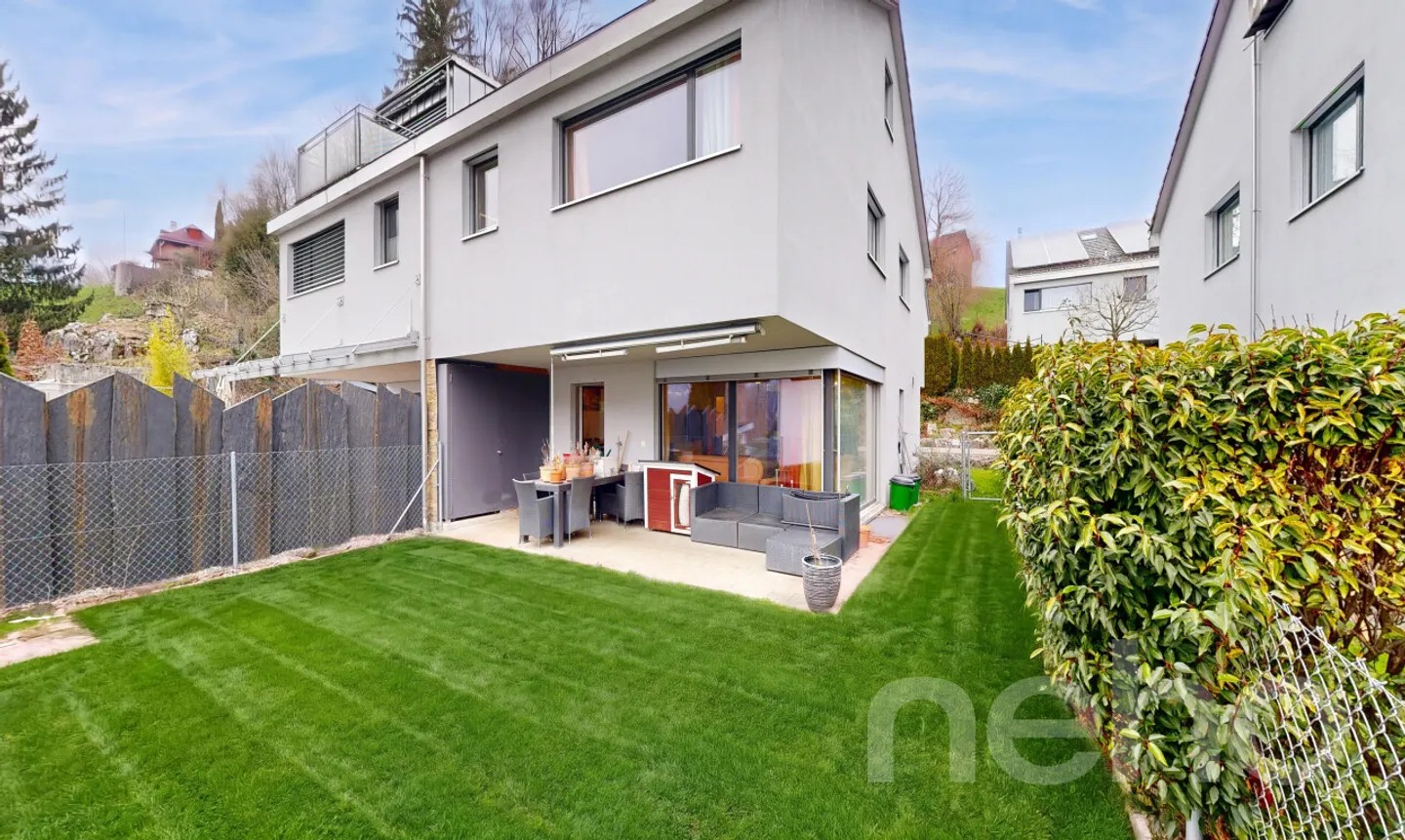 Spacious Semi-Detached Family House with Garden - Photo 2 of 11