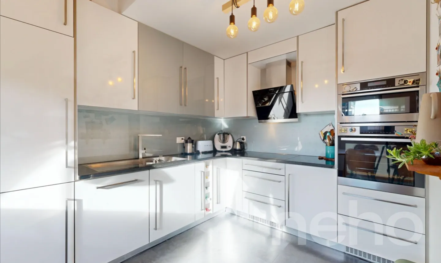 Charming 4.5 room attic duplex, bright and spacious in Gland - Photo 3 of 11