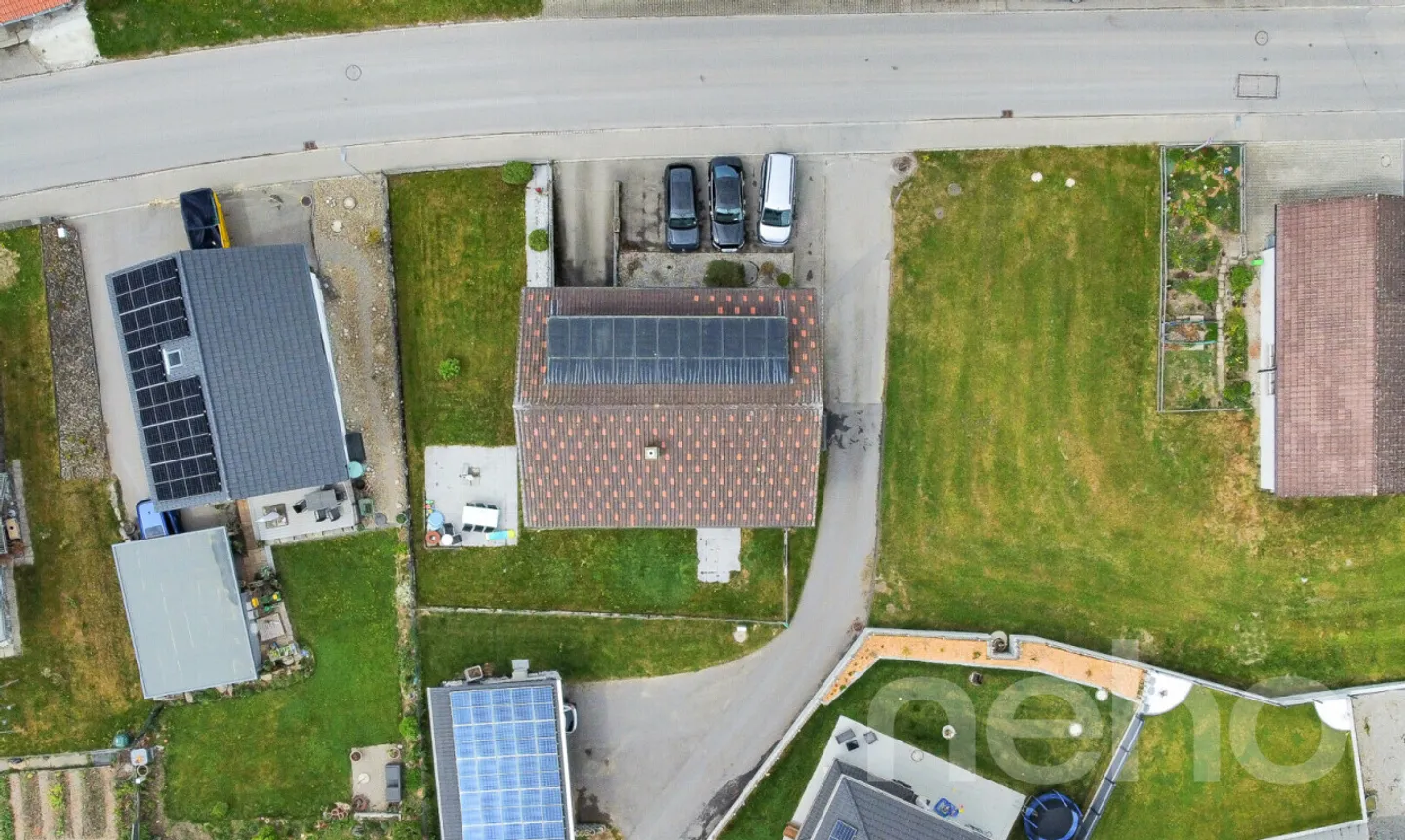 Mehrfamilienhaus im gruenen Plasselb - Foto 2 von 11